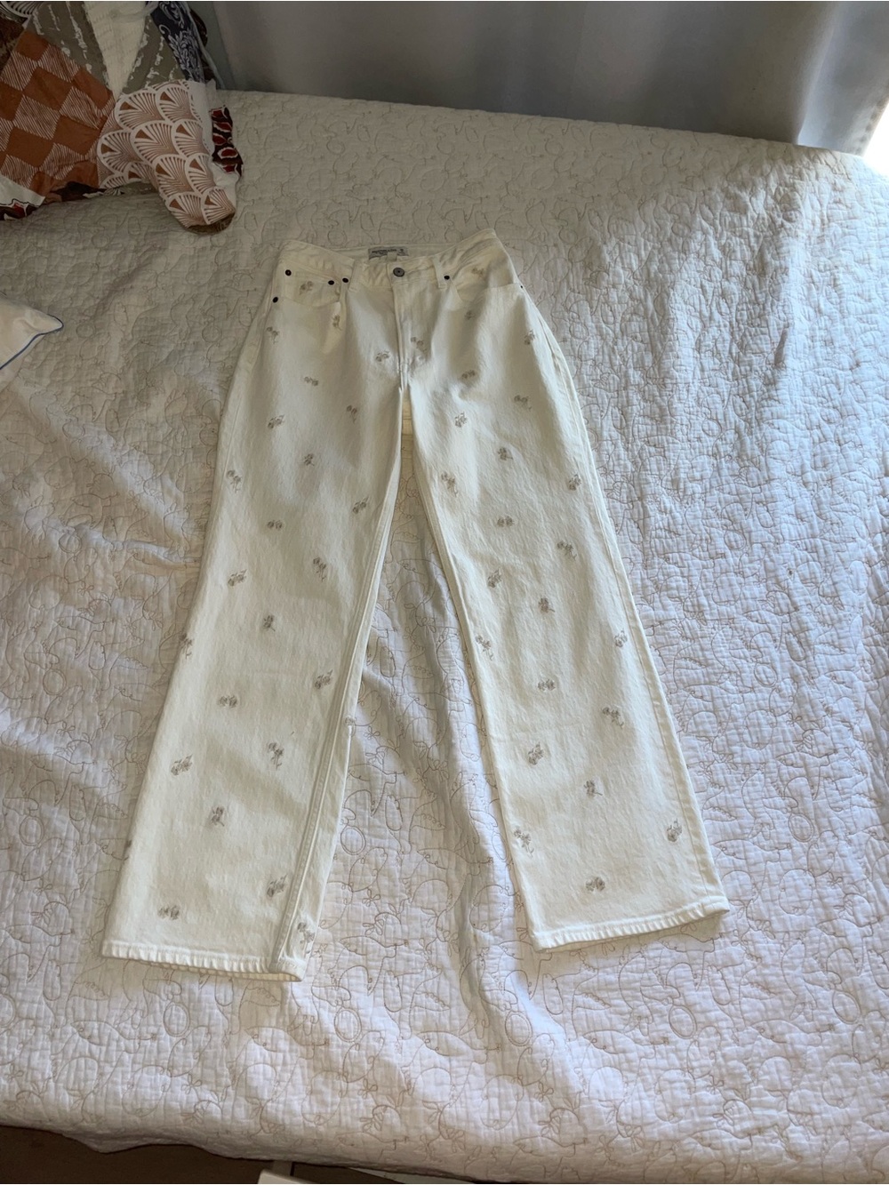 Abercrombie 90’s High-Rise Relaxed Embroidered Straight-Leg Jeans